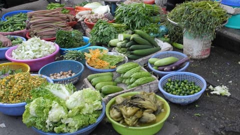Sạp rau xanh tại chợ nông sản